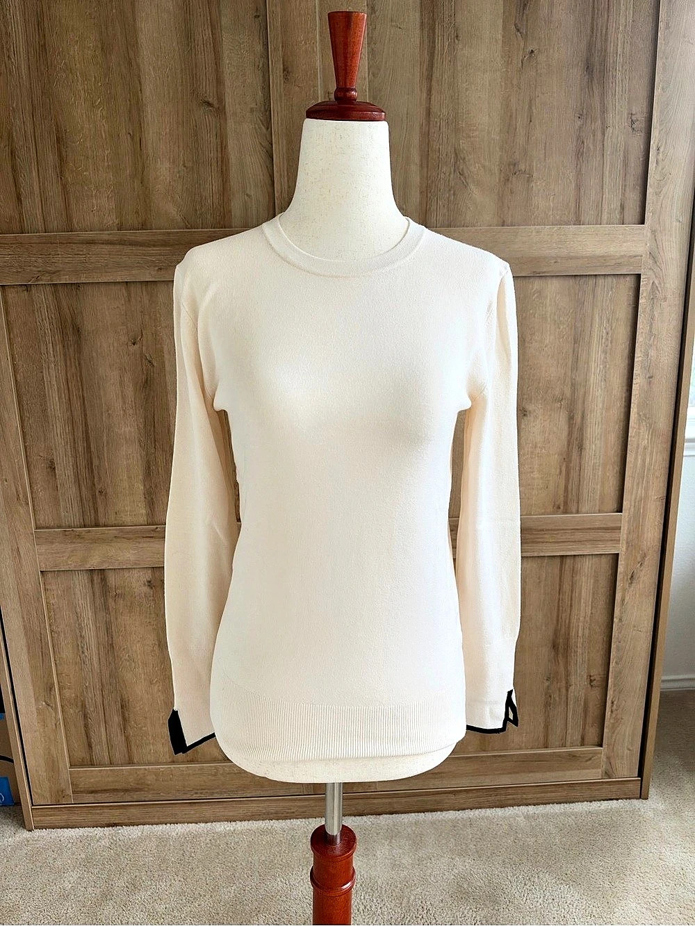 Zara Cream Crew Neck Sweater Size M.
